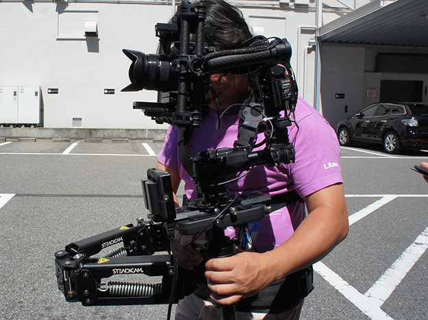 岡英史のNewFinder]Vol.43 最強のスタビライザーとは？STEADICAM vs