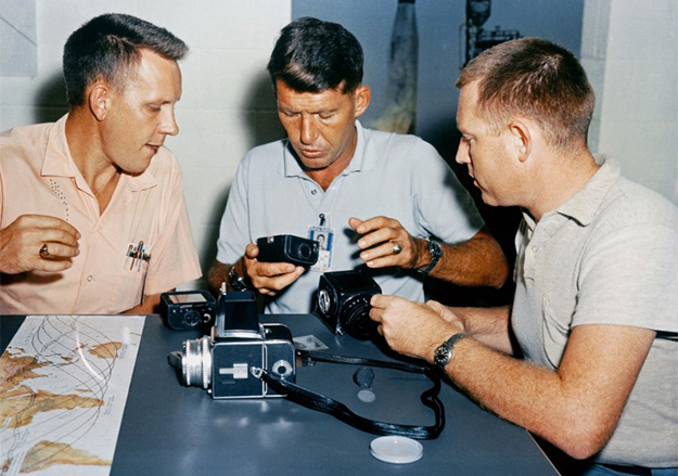 宇宙に初めて行ったハッセルブラッドカメラがオークションへ - PRONEWS