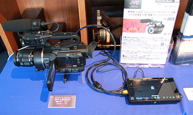150219_JVC_GY-LS300_2135