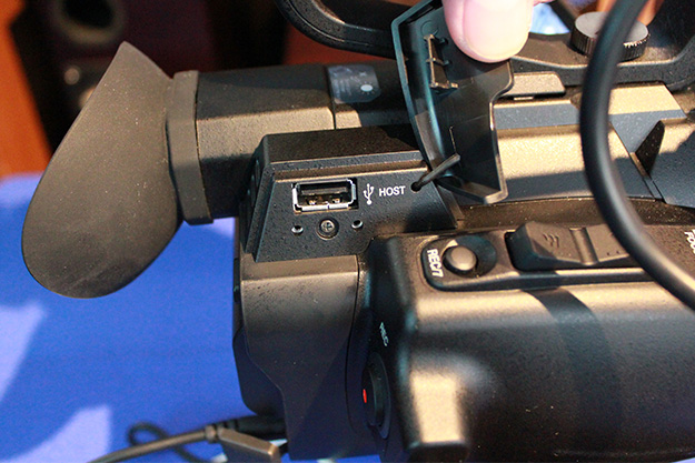 150219_JVC_GY-LS300_2186