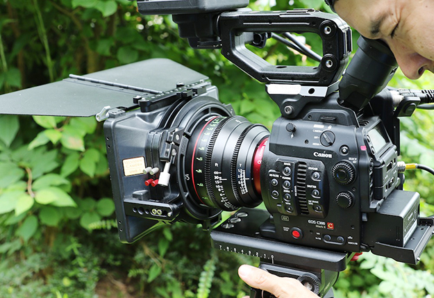canon_eos_c300_mark2_02_06_C300m2FU_BTS