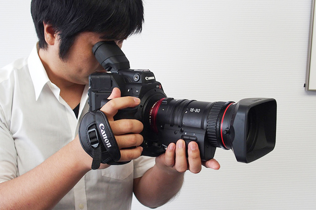 canon_eos_c300_mark2_02_C300m2+18-80