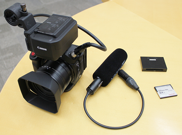 キヤノン、XLR端子のマイクが装着可能な業務用4Kビデオカメラ「XC15