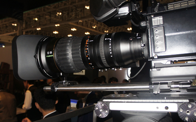 inb2016_fujifilm_8200