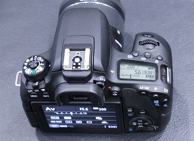 キヤノン、約2420万画素のCMOSセンサーと映像エンジンDIGIC 7を搭載