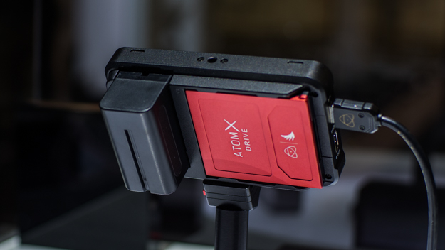 ATOMOS：小型、軽量のポータブルモニター/レコーダー「NINJA V」や