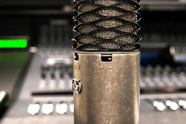 アストン　スピリット　コンデンサーマイク、ラスト1本 ショックマウント付き！ 全世界1,500台限定！Aston Microphonesのコンデンサーマイク