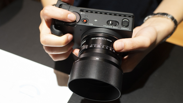 35mmフルサイズセンサー搭載レンズ交換式カメラ、シグマ「fp」の動画