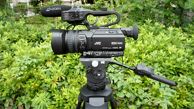 岡英史のNewFinder]Vol.82 業務用小型ハンドヘルド三脚～Libec TH-Z S8