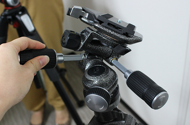 ヴァイテックイメージング、Gitzoの3ウェイフルード雲台とマウンテニア