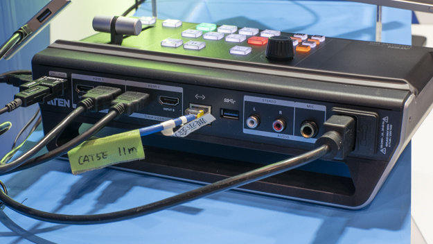 ライブ配信用 ATEN ポータブルライブストリーミングAVミキサー UC9020 StreamLive™ HD All-in-one Multi-channel AV Mixer - UC9020, ATEN