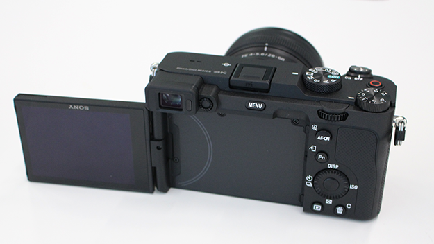 ソニー、小型・軽量ボディのフルサイズミラーレス一眼カメラ「α7C」を