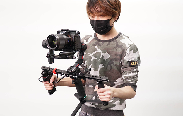 ジンバルは両手持ち