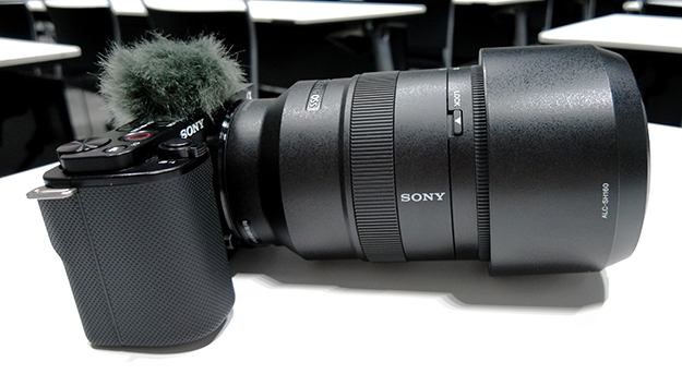 ソニー、αシリーズ初のレンズ交換式Vlogカメラ「VLOGCAM ZV-E10