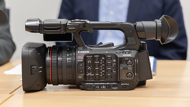 XF605インタビュー説明写真