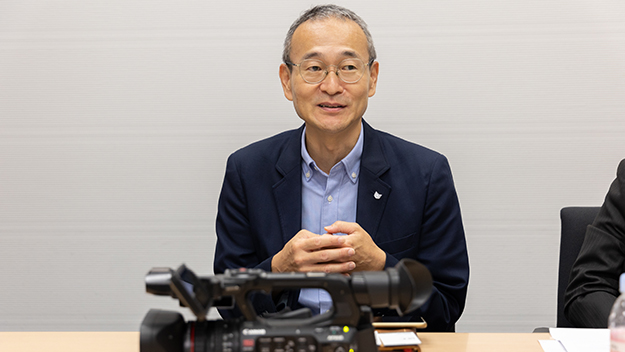 XF605インタビュー説明写真