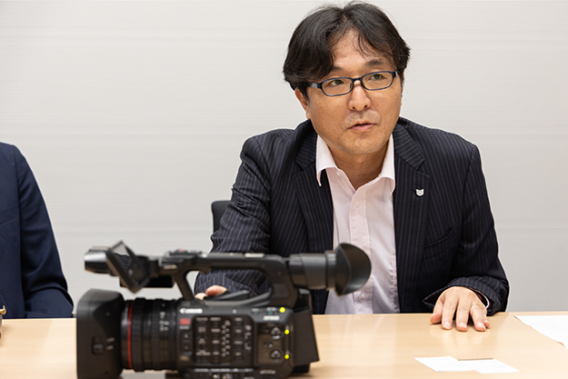 XF605インタビュー説明写真