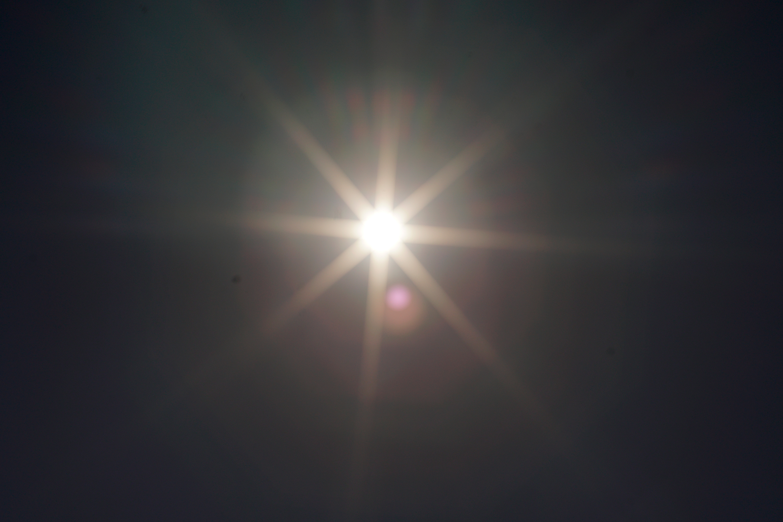 同、中心に太陽