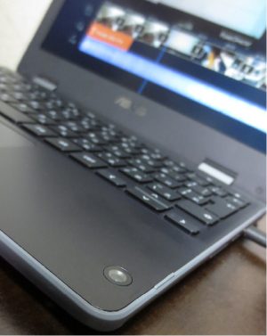 メインカメラの位置が独特な場所にある