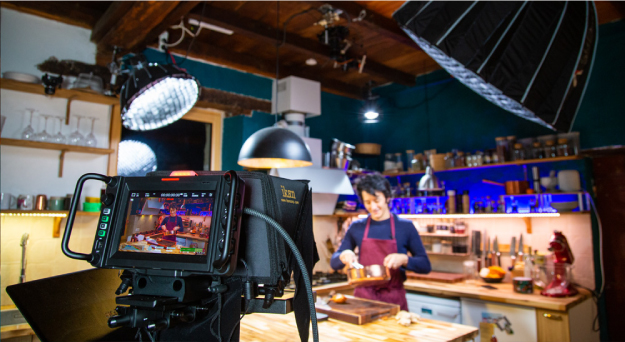 Blackmagic Design導入事例:YouTubeチャンネル「Chez Jigmé」のライブ配信・収録の場合