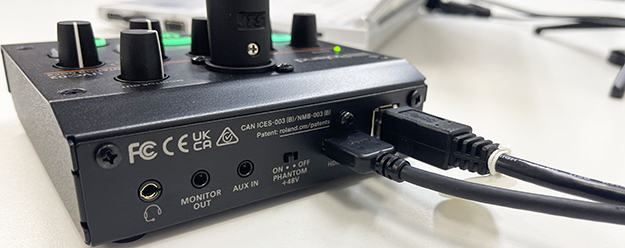 ローランド、Webプレゼンテーションドック「UVC-02」とグースネック