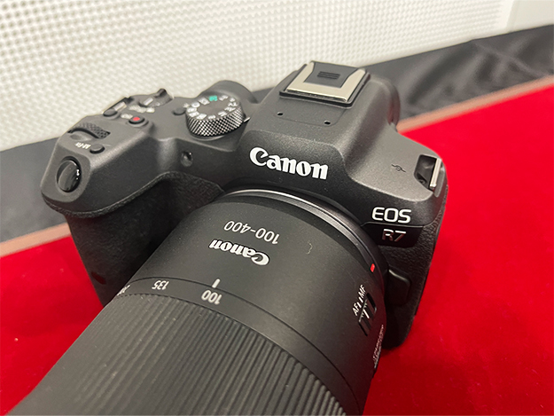 キヤノン、「EOS R7」を発表。約3250万画素・シリーズ初APS-CサイズCMOSセンサー搭載・新開発RF-Sレンズ対応
