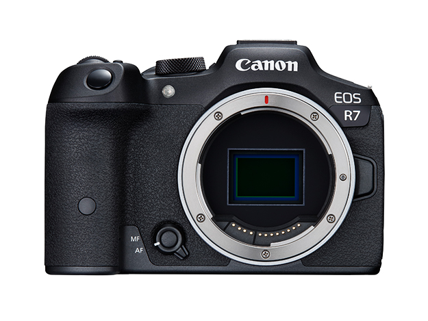 キヤノン、「EOS R7」を発表。約3250万画素・シリーズ初APS-CサイズCMOSセンサー搭載・新開発RF-Sレンズ対応