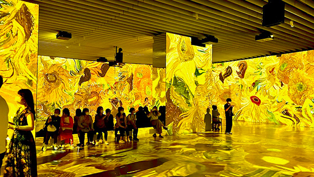 Vol.70 アナログアートにデジタル技術は何ができるのか。ゴッホと北斎2