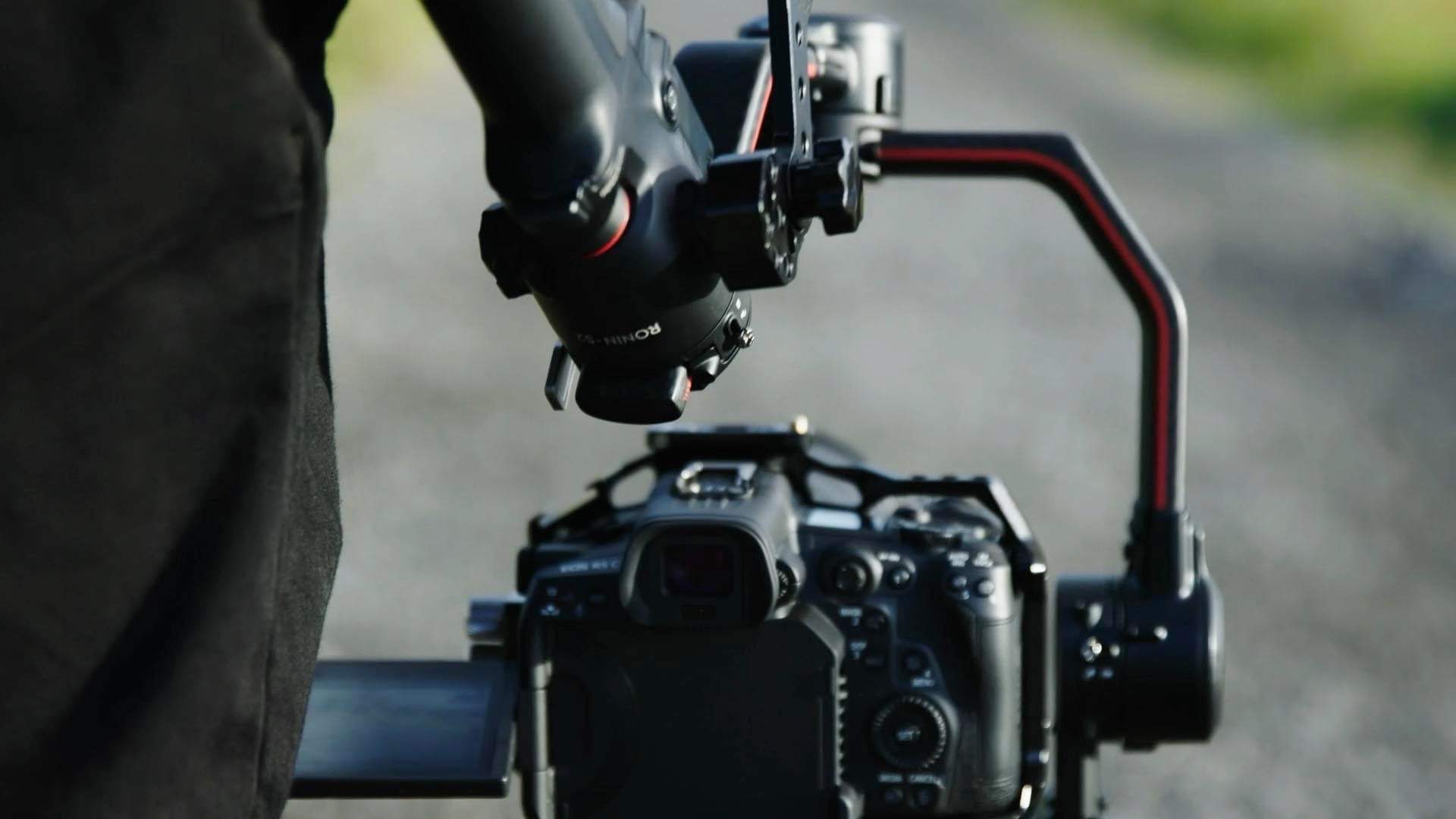 Vol.01 映像人カメラ･アクセサリー実勢調査〜映像人にとってミラーレスカメラとは何か？[映像人のカメラ・アクセサリー2022]説明写真