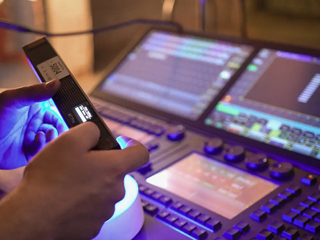 Aputure初のチューブライト「MT Pro」登場