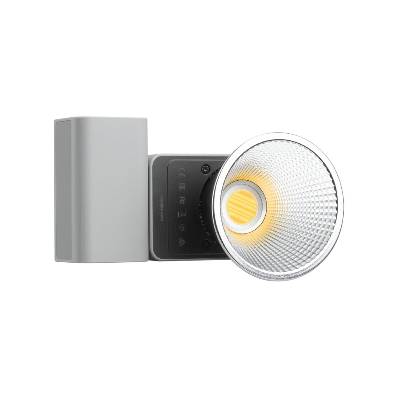 ZHIYUN、「CINEPEER CX50/CX50RGB」発表。コンパクトでシーンを選ばない照明コントロールを実現